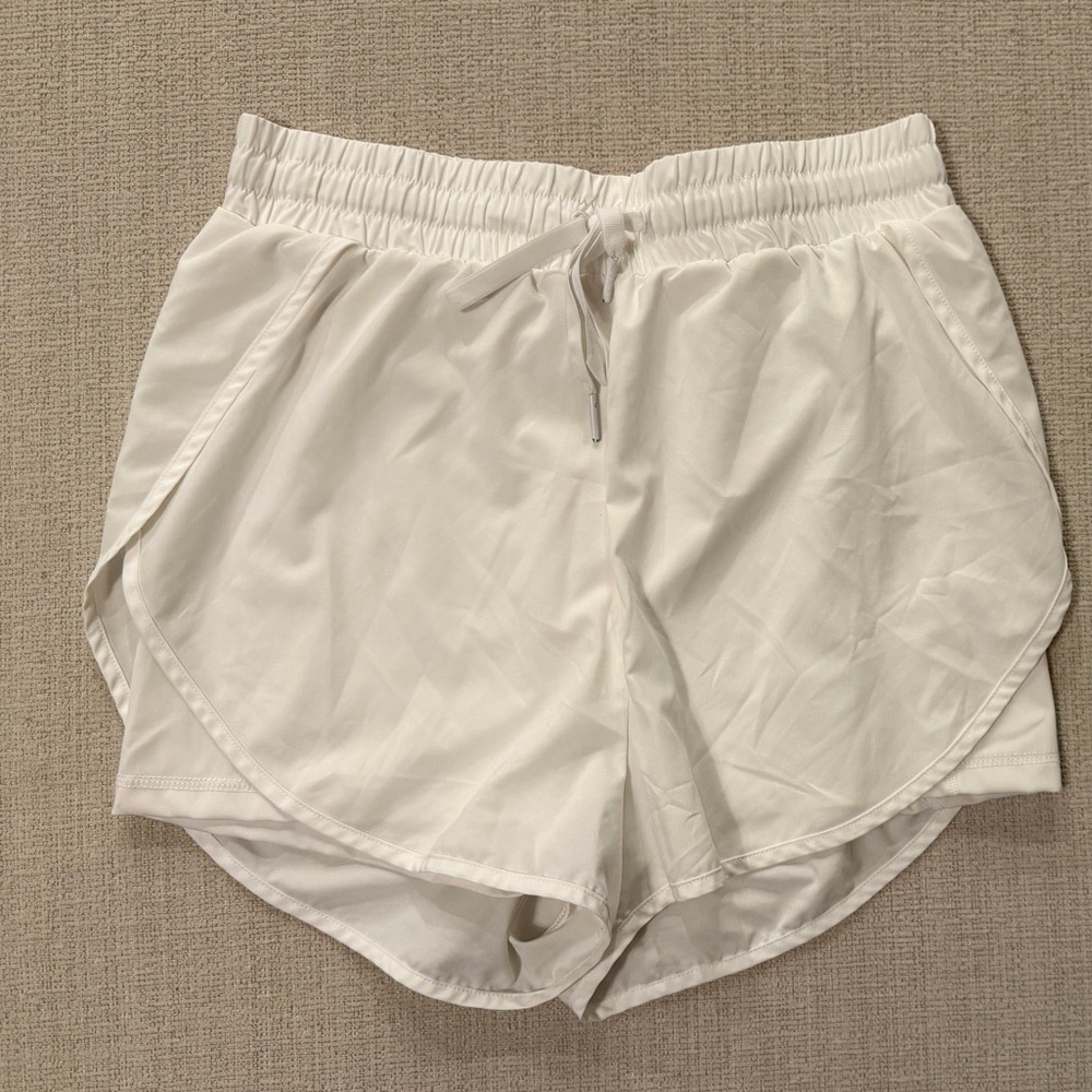 Buffbunny shorts small white